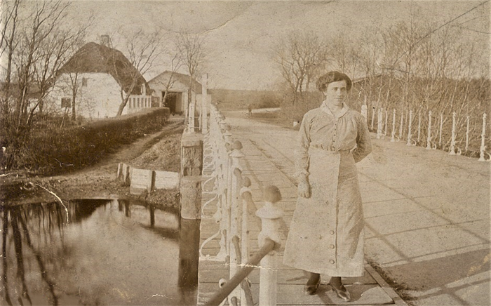 Karen Poulsen ved Gelsbro 1916
